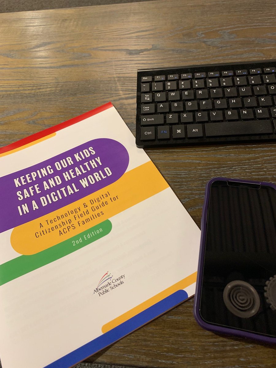 acpslearntech's tweet photo. 📢📢Have you heard the news? Our new Family Field Guide is ready! Check it out! https://t.co/sl6QGvhfuG #digitalcitizenship https://t.co/0xl7L4EMAV