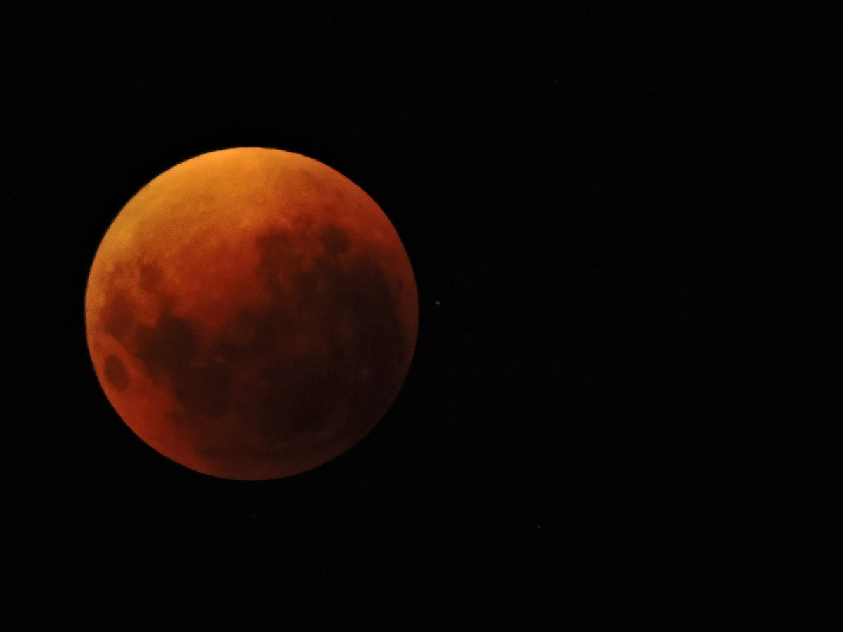 horizontelibre's tweet photo. Lindo el #Eclipse de luna visto desde #Trelew. https://t.co/mE2uqMtvjy