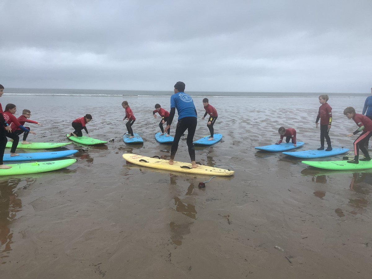 llanrhidianp's tweet photo. 2nd group are ready and practising 🏄‍♀️ Very proud of our ambitious pupils ☀️ not just developing their surf skills but developing their confidence and resilience 🏄‍♂️ @surfschoolwsf #LlanHealth #LlanCom #LlanFun https://t.co/9vzWYfuOKa