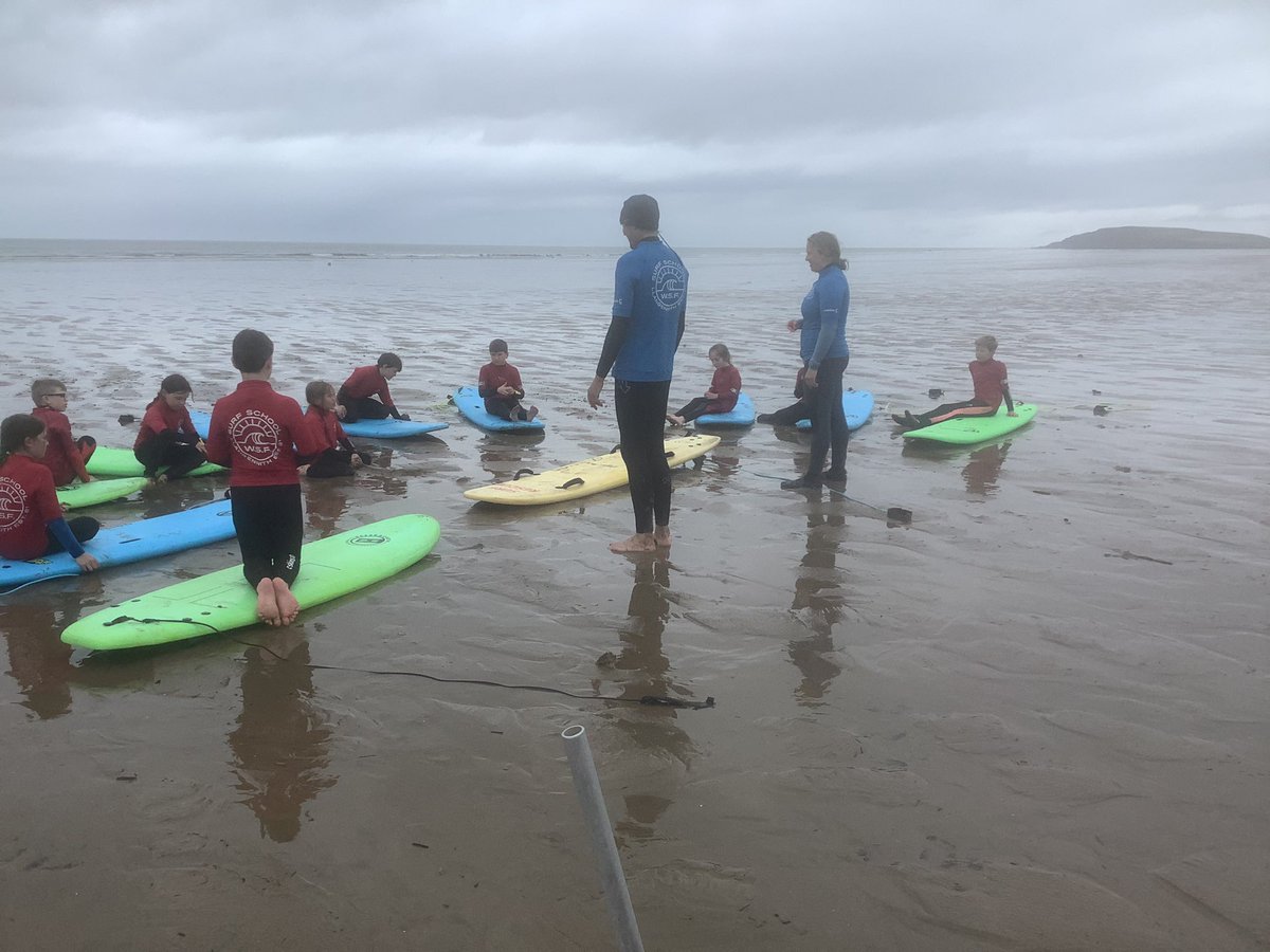 llanrhidianp's tweet photo. 2nd group are ready and practising 🏄‍♀️ Very proud of our ambitious pupils ☀️ not just developing their surf skills but developing their confidence and resilience 🏄‍♂️ @surfschoolwsf #LlanHealth #LlanCom #LlanFun https://t.co/9vzWYfuOKa