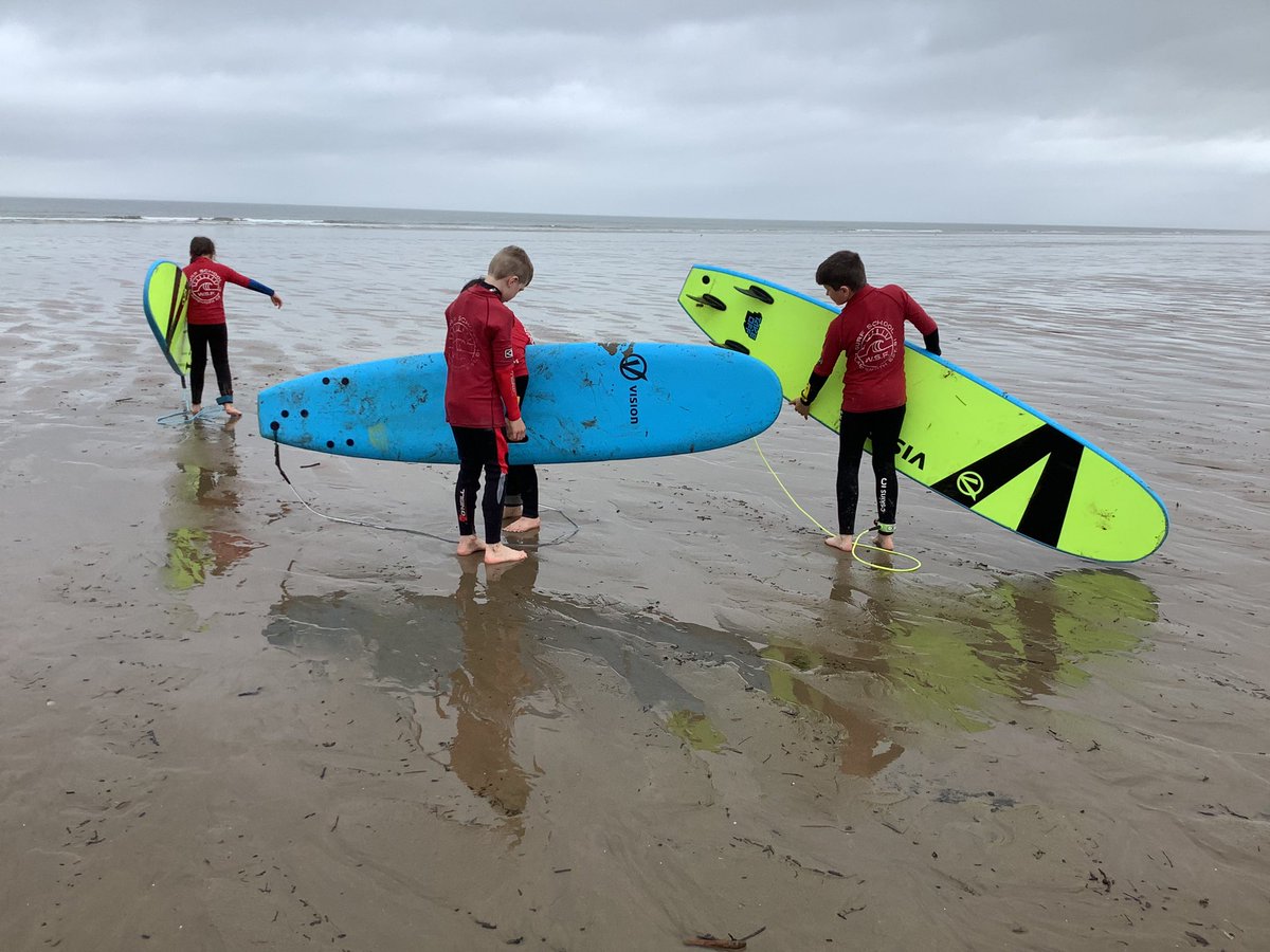 llanrhidianp's tweet photo. 2nd group are ready and practising 🏄‍♀️ Very proud of our ambitious pupils ☀️ not just developing their surf skills but developing their confidence and resilience 🏄‍♂️ @surfschoolwsf #LlanHealth #LlanCom #LlanFun https://t.co/9vzWYfuOKa