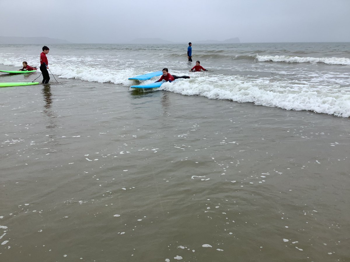 llanrhidianp's tweet photo. ,k Surfs up! 🏄‍♀️Very proud of our ambitious pupils ☀️ not just developing their surf skills but developing their confidence and resilience 🏄‍♂️ @surfschoolwsf #LlanHealth #LlanCom #LlanFun@ https://t.co/O7TRzSzEjs