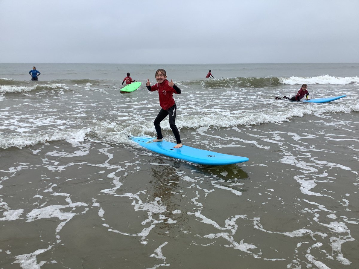 llanrhidianp's tweet photo. ,k Surfs up! 🏄‍♀️Very proud of our ambitious pupils ☀️ not just developing their surf skills but developing their confidence and resilience 🏄‍♂️ @surfschoolwsf #LlanHealth #LlanCom #LlanFun@ https://t.co/O7TRzSzEjs