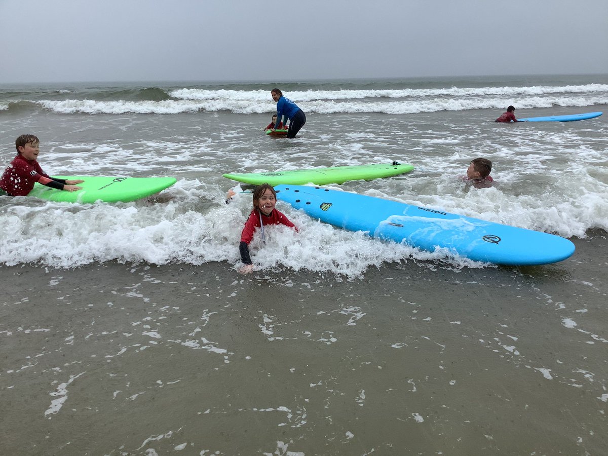 llanrhidianp's tweet photo. Surfs up! 🏄‍♀️Very proud of our ambitious pupils ☀️ not just developing their surf skills but developing their confidence and resilience 🏄‍♂️ @surfschoolwsf #LlanHealth #LlanCom #LlanFun https://t.co/7foqBSTKzr