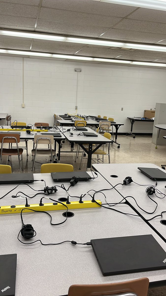 JenniferALLHS's tweet photo. Ready for @PlayCraftLearn @Minecraft #minecraftrocks with @LakewoodLSD_JIS 5th grade https://t.co/2INdTmZ6zI