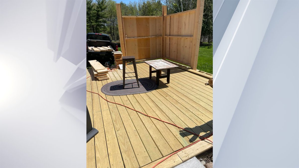 WTEN's tweet image. The @CocknBullNY Restaurant, a local favorite for steaks, seafood, and poultry in #Galway, announced Monday that they are currently building a brand-new patio #concertstage.
trib.al/VqrCrpA