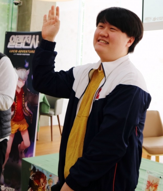 HCLW_WIKI's tweet photo. Kim Sehoon(김세훈) is the creator of both 'HCLW' and 'XAsh' webtoons
Link: https://t.co/RMSxDzeEXk
#hclw #webtoon #webtoons #hardcorelevelingwarrior #열렙전사 #manhwas #naverwebtoon #LINEWebtoon #熱練戰士 #モーレツ戦士 #만신 #GodofComics https://t.co/AH4dd9jr0M