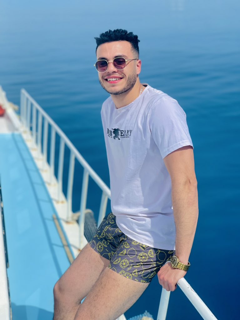 أما تبقى عاوز حاجة زي إللى عند حد إبقى شيل شيلته كلها مش إللى عجبك منها بس. 🃏♣️