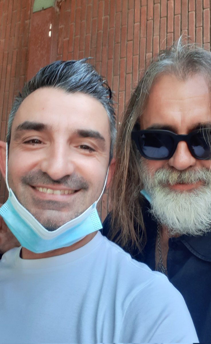 AntonioBatigol's tweet photo. O Pataterno chi discepoli...
😁😁😁 #MarianoBruno #madeinsud #rai2 #rainapoli https://t.co/UPQdkGHM1H