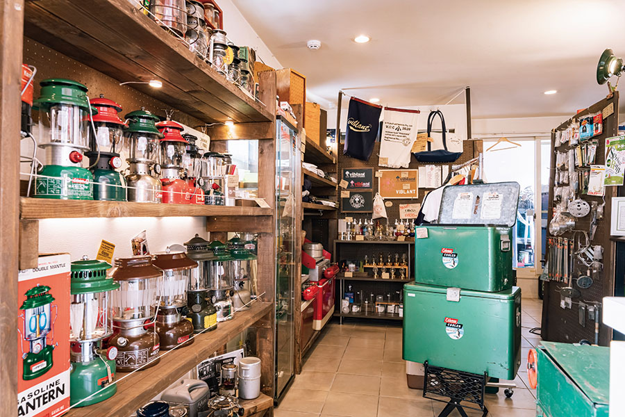 Sotobira_com's tweet image. 200Aが欲しい！！！

コールマンのヴィンテージランタン、どこで購入できるの？
購入方法やメリット、デメリット、注意点などを紹介します！

sotobira.com/_ct/17541022

#200A　#コールマン　#coleman　#ランタン　#キャンプ　#キャンプ好きと繋がりたい #アウトドア　#キャンプギア