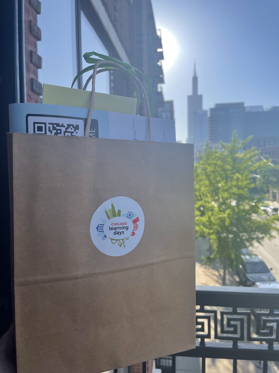 CLXchange's tweet photo. Are you hosting a #ChicagoLearningDays event this week? Come pick up your host kit today - from 10 AM - 12 PM at the Columbia College Student Center
#MyChiMyFuture #RemakeDaysChi https://t.co/OdFDiyM1fa https://t.co/W58fJrBeQy