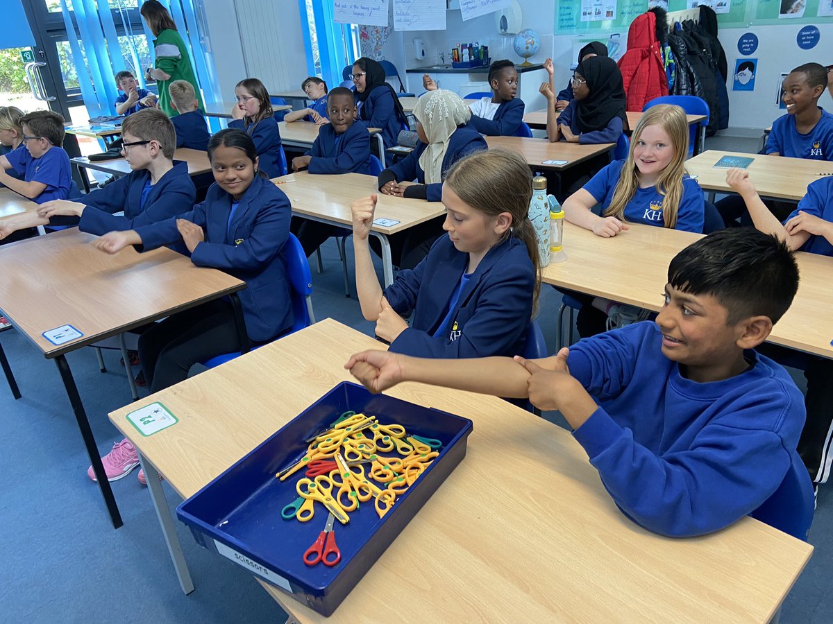 DrJoUK1's tweet photo. Great questions about #sportandexercise from year 7 Tolkien @KingsHeathPri @Psychops @MattBerkshire13 @KimberleyM_Hill @remaunder @UoNPsyched #STEM4Me https://t.co/9QiqS0ab6a