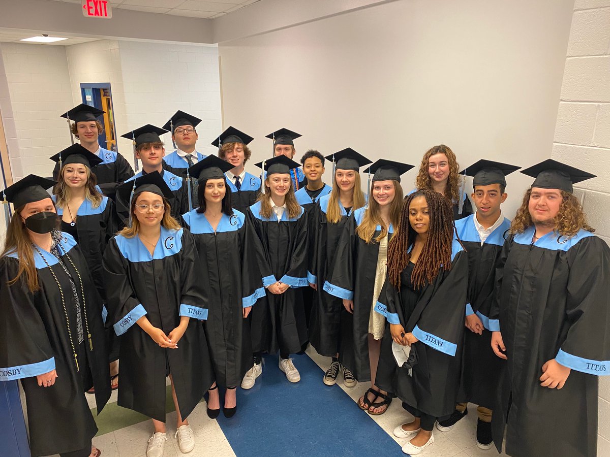 TheTechiYogi's tweet photo. One week until graduation! Almost there Cosby seniors!!! #oneCCPS #WeAreCosby #ClassOf2022 https://t.co/jF0tgwJkFp