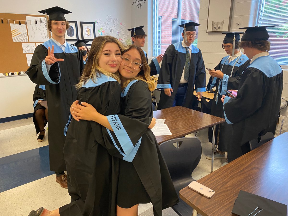 TheTechiYogi's tweet photo. One week until graduation! Almost there Cosby seniors!!! #oneCCPS #WeAreCosby #ClassOf2022 https://t.co/jF0tgwJkFp