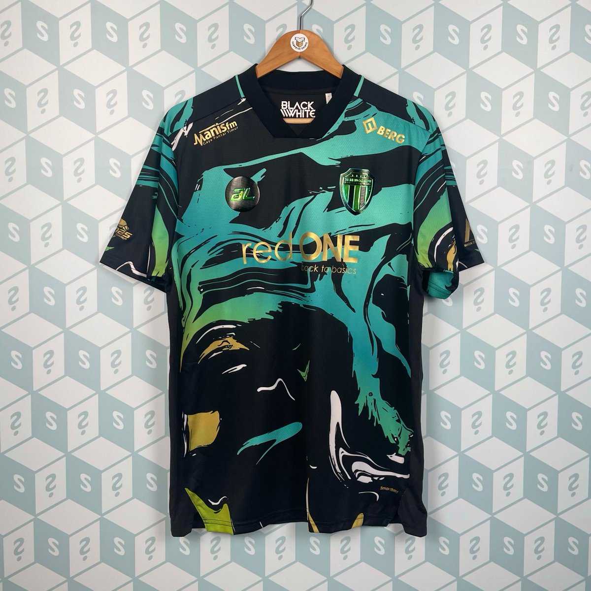 If Brennan Johnson STARTS for Forest against Sheff Utd in the Championship playoff semi-final tonight, we'll giveaway a surpriseshirts.co.uk mystery box! 🌳🏴󠁧󠁢󠁥󠁮󠁧󠁿

👇 How to enter
♻️ Retweet
✅ Follow us

That's all! Good luck 🤝