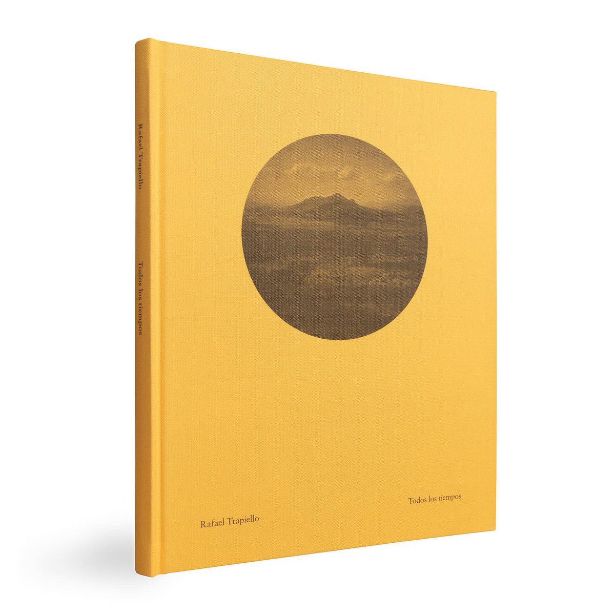 Tenemos el placer de anunciar la publicación de nuestro segundo libro, Todos los tiempos, de Rafael Trapiello, coeditado junto a la galería Arniches 26 y con el apoyo de la Fundación Campocerrado. A la venta en nuestra web a partir del miércoles 18 de mayo