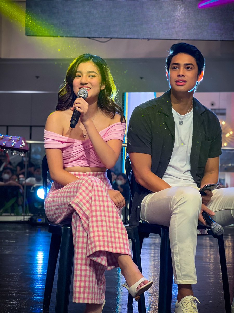 LaranoViktor's tweet photo. Anong song ang naririnig mo? 🫧 https://t.co/Td5NtENons