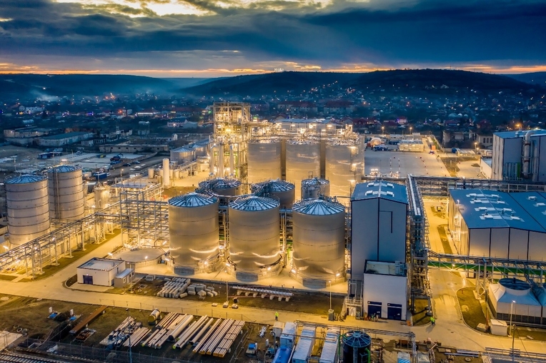 Our colleague sees an important role for Bilfinger Tebodin as far as the #energytransition is concerned. The use of #sustainable energy and the greening of raw materials is changing the way factories are now set up. 
bit.ly/38tqTtm