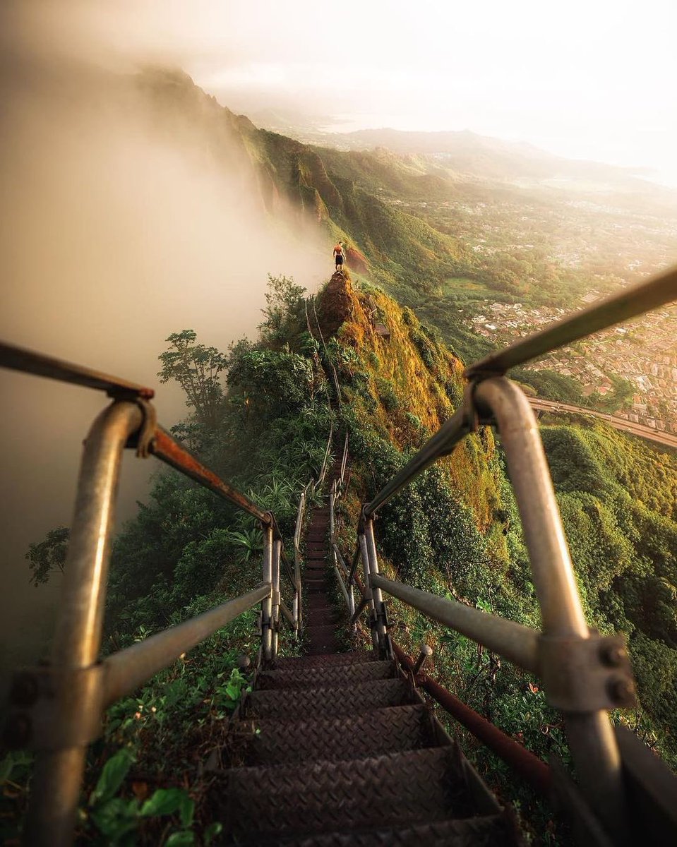 Hiking the stairways to heaven in Hawaii🇺🇸 IG: nashhagen #NaturePhotography #nature