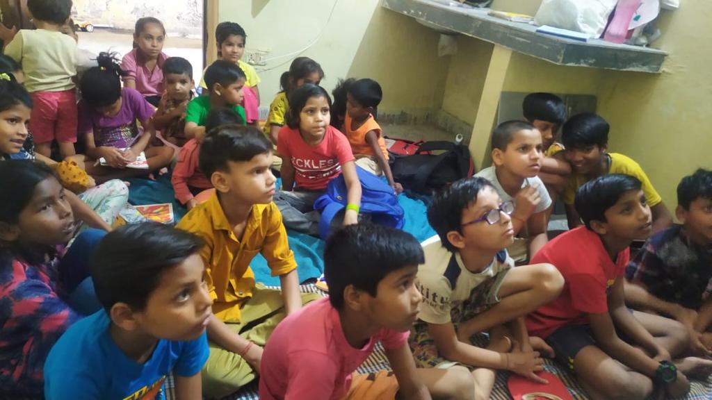 saarthik2's tweet photo. #littlesaarthi learning and enjoying their little treat after the class.

ज़रुरत है जहां,
सारथि है वहाँ

#saarthifoundation #reachandteach #education #saarthians https://t.co/tf1tvkWIfo