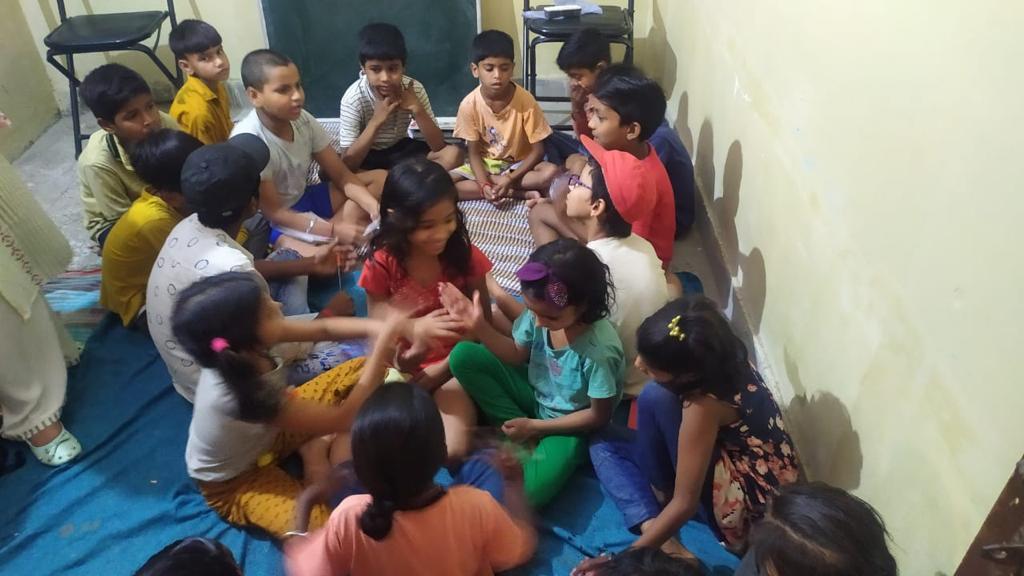 saarthik2's tweet photo. #littlesaarthi learning and enjoying their little treat after the class.

ज़रुरत है जहां,
सारथि है वहाँ

#saarthifoundation #reachandteach #education #saarthians https://t.co/tf1tvkWIfo