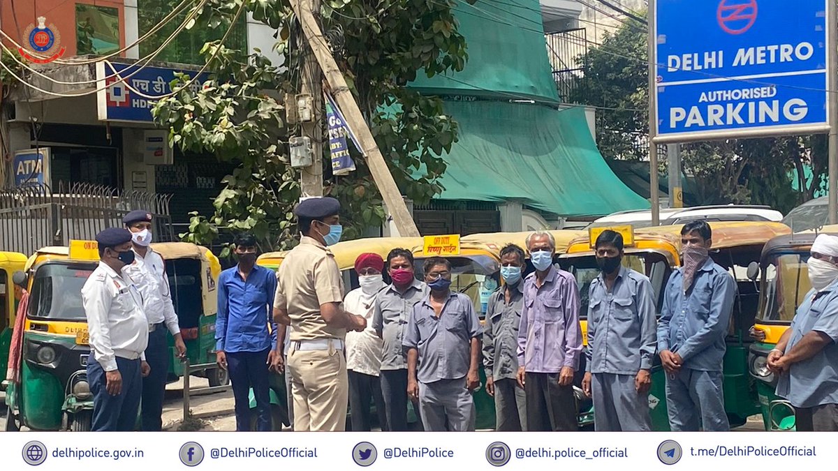 dtptraffic's tweet photo. टैगोर गार्डन मेट्रो स्टेशन पार्किंग में वेस्टर्न रेंज द्वारा सड़क सुरक्षा को लेकर जागरूकता कार्यक्रम चलाया गया। इस दौरान ऑटो ड्राइवर्स को ट्रैफिक नियमों के साथ ही यात्रियों के साथ अच्छा व्यवहार और महिलाओं की सुरक्षा से जुड़ी जानकारी दी गई।

#Roadsafety
@CPDelhi 
@LtGovDelhi https://t.co/80jOUz9K6j