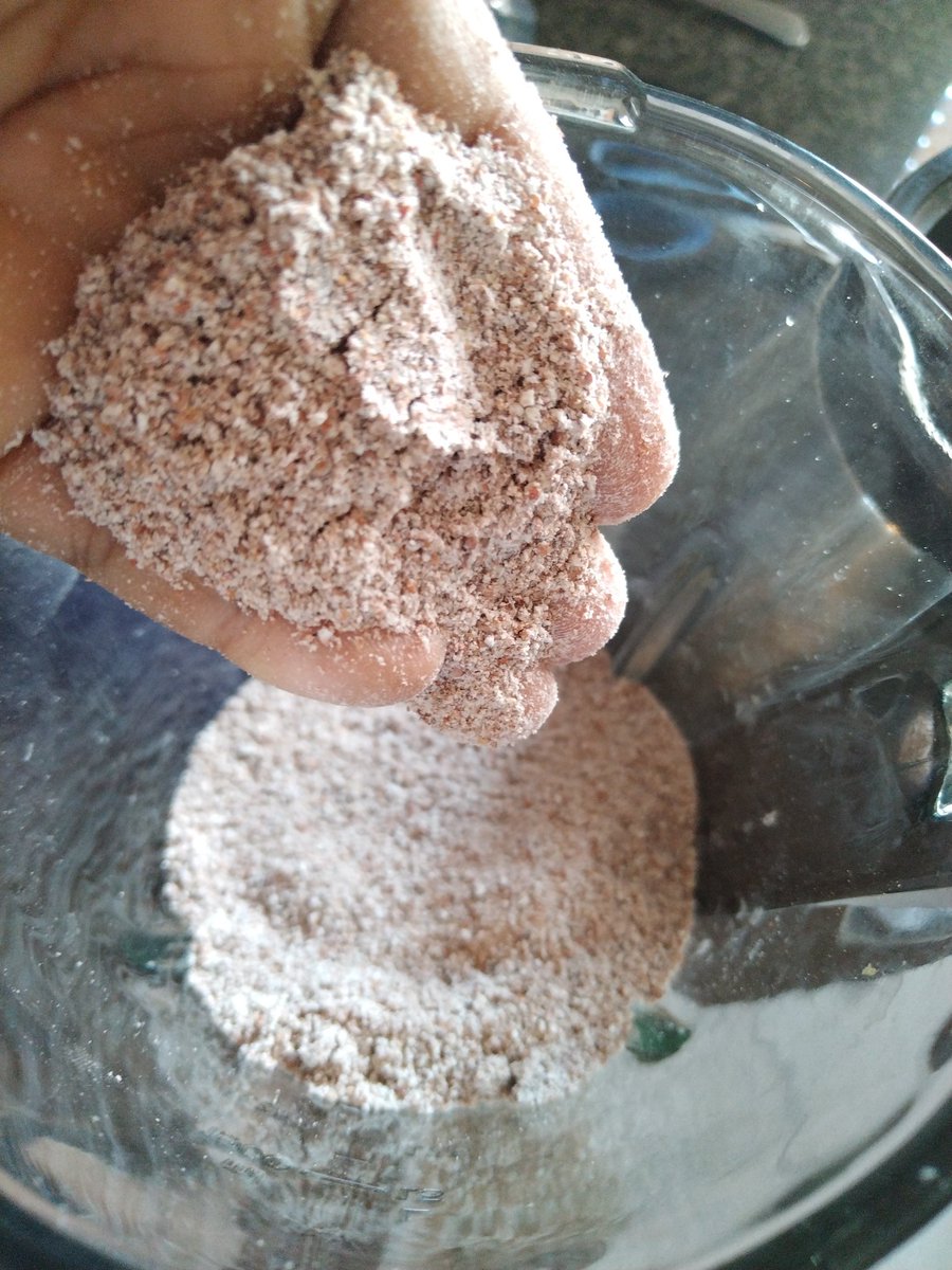 SabzerAzoh's tweet photo. Sorghum soft porridge, Moringa grounded root powder, red dried grounded apple peels, wild🍯and lime.

This mixture protects the liver against damage caused by anti-tubercular drugs and can quicken its repair process. This mixture also suppresses the development of cancer cells... https://t.co/NhJJ9ZHxM7