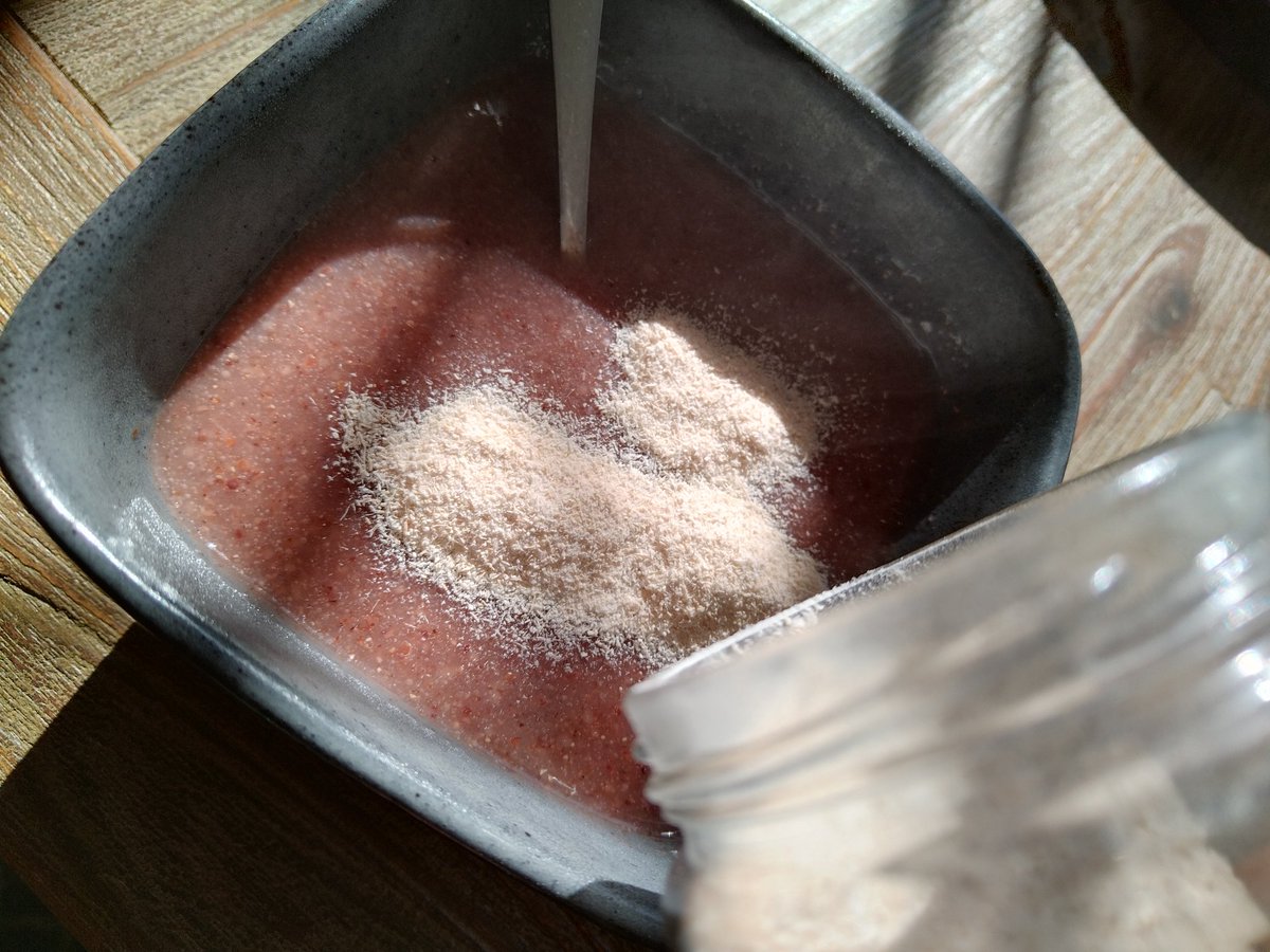 SabzerAzoh's tweet photo. Sorghum soft porridge, Moringa grounded root powder, red dried grounded apple peels, wild🍯and lime.

This mixture protects the liver against damage caused by anti-tubercular drugs and can quicken its repair process. This mixture also suppresses the development of cancer cells... https://t.co/NhJJ9ZHxM7