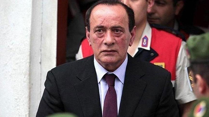 BirGün yazarı Timur Soykan:

"İstanbul Yelken Kulübü’ndeki fırtınanın nedeni Alaattin Çakıcı’ymış. Çakıcı’ya kulüpte özel köşe verilmiş. Oğlu Ali Çakıcı kulübe üye olmak için başvurunca ‘çökme’ iddialarına ve yönetimin istifasına kadar giden olaylar yaşanmış."