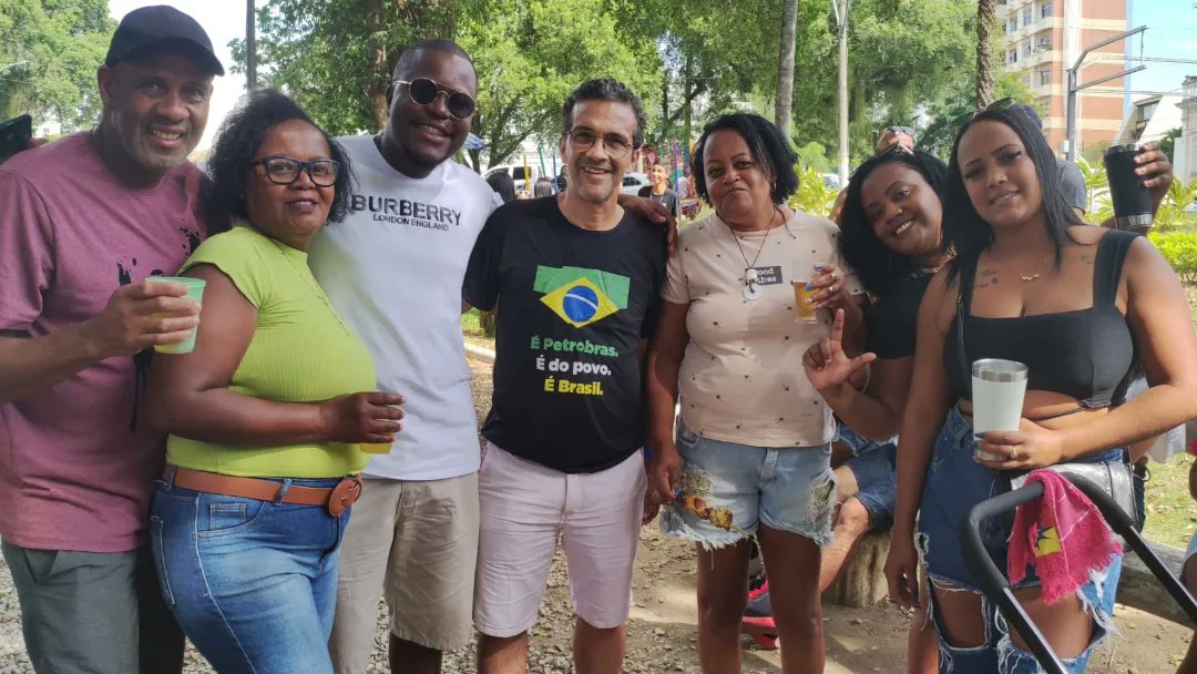 zemariarj's tweet photo. Um salve à cultura popular,  é sempre uma alegria estar no Samba na Praça em Campos!
#ZeMariaRangel #ZePeloInteiror #SambaNaPraça  #PraçaDoLiceu #CamposDosGoytacazes #CulturaPopular #SalveOSamba #Resistencia https://t.co/6BO0fgjOE4