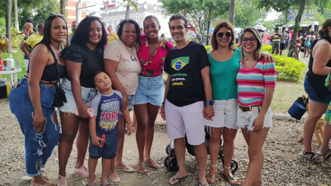 zemariarj's tweet photo. Um salve à cultura popular,  é sempre uma alegria estar no Samba na Praça em Campos!
#ZeMariaRangel #ZePeloInteiror #SambaNaPraça  #PraçaDoLiceu #CamposDosGoytacazes #CulturaPopular #SalveOSamba #Resistencia https://t.co/6BO0fgjOE4