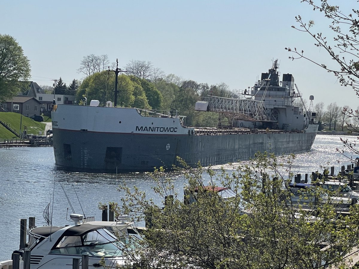 rieth_riley's tweet photo. The Manitowoc coming into Rieth-Riley's Manistee, MI dock to unload aggregates. #LakeMichigan #Manistee #RiethRiley https://t.co/g8K9JZp6Hw