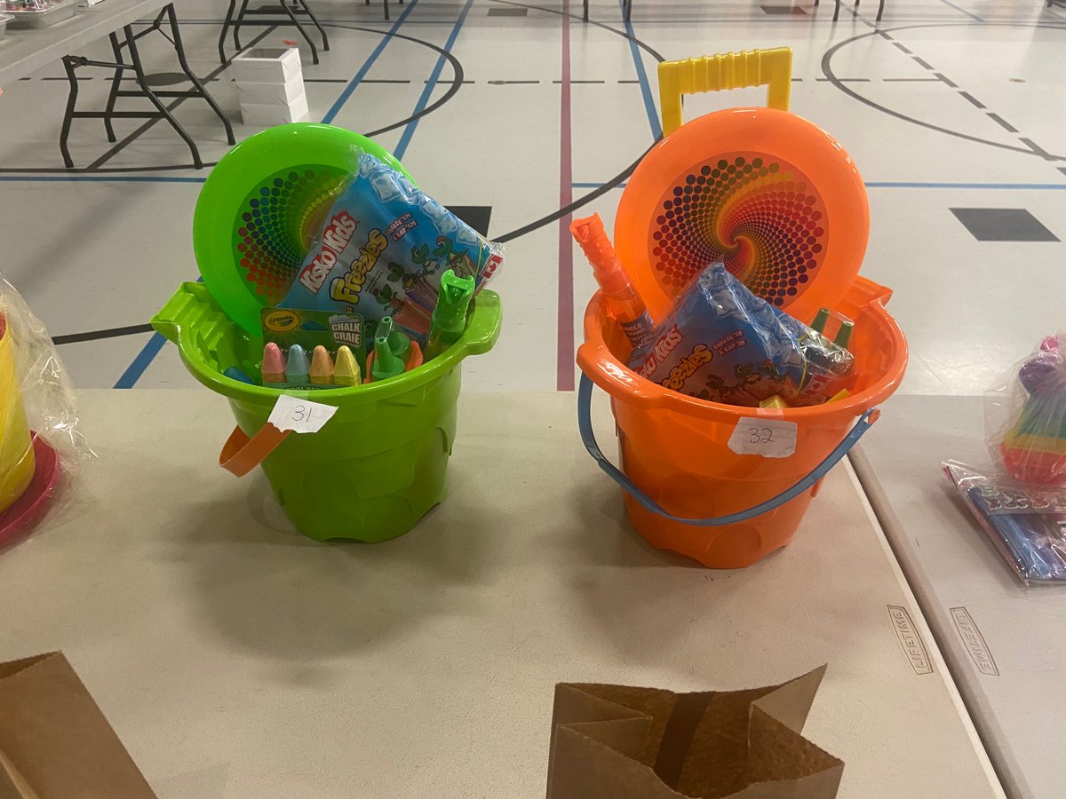 StJamesPCouncil's tweet photo. So many generous, creative and talented families! Here are a few of the wonderful items donated https://t.co/NLxs8s8Vym