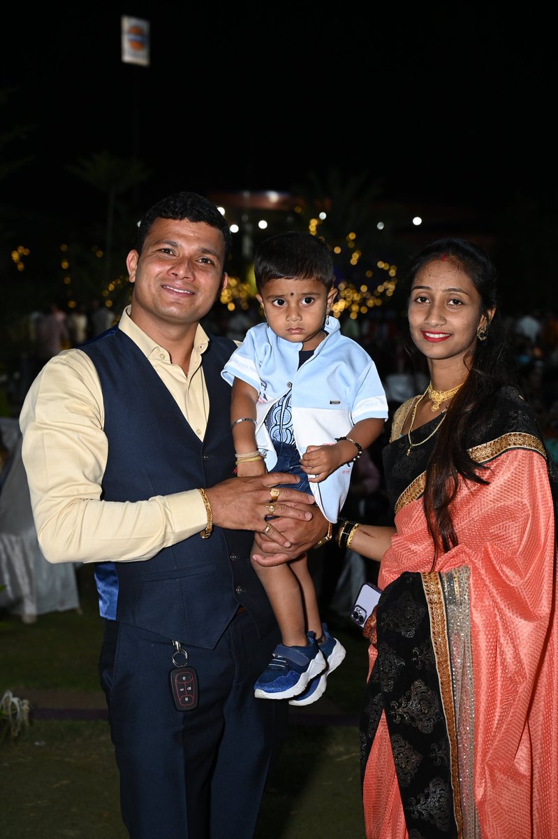 BSavagaonkar's tweet photo. My lovely family 🥳😍😘🤗🥳😍 https://t.co/ou5JzjVG6p