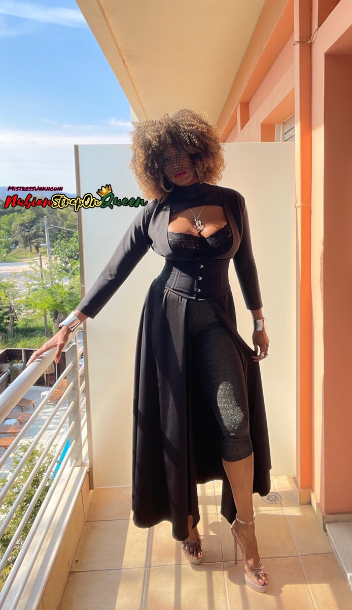 miss_Unk's tweet photo. This past weekend was the 1st annual Athens FemDomGala. There was sooooo many amazing dominant women from around the world, I got to reconnect w/ AND meet. So of course I had to come correct &amp; rep the USA 🇺🇸 in my black excellence 👑

@FemdomGala @OmegaFemdom https://t.co/He0gY25OUA