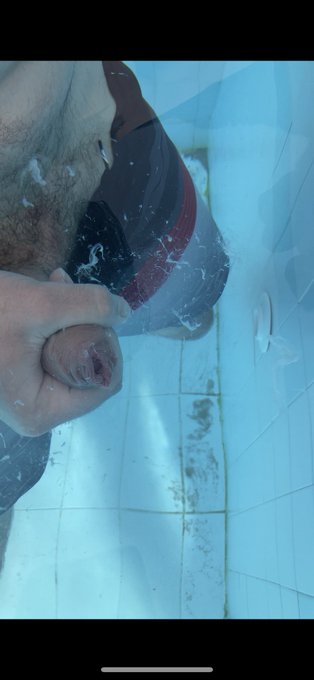 Bonne &eacute;jac dans la piscine&hellip; 💦💦 Qui veut boire la tasse ??? 💦🤤 #piscine #grossequeue #22cm #cum #ejac<a href="/tag/piscine"class="tags"><span>#piscine</span></a><a href="/tag/cum"class="tags"><span>#cum</span></a><a href="/tag/ejac"class="tags"><span>#ejac</span></a><a href="/tag/grossequeue"class="tags"><span>#grossequeue</span></a><a href="/tag/branle"class="tags"><span>#branle</span></a><a href="/tag/22c"class="tags"><span>#22c</span></a>