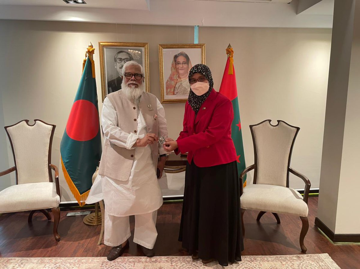 MYHCDhaka's tweet photo. H.E. Haznah Md Hashim, High Commissioner of Malaysia to Bangladesh called on H.E. Salman Fazlur Rahman MP, Private Sector Industry and Investment Advisor to Honourable Prime Minister of Bangladesh this morning. https://t.co/kbO7TAwhzB