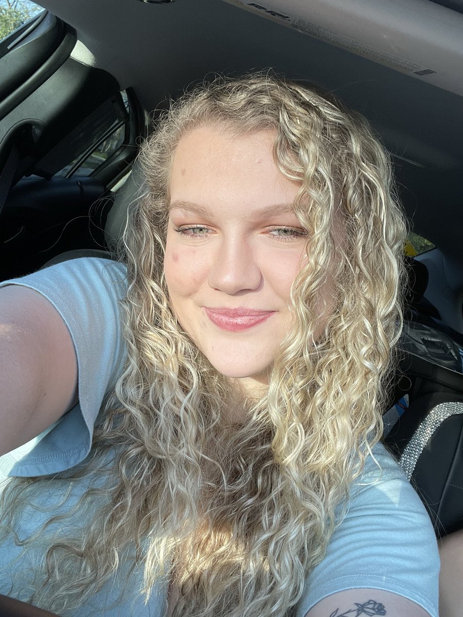 annelisereneeb's tweet photo. Haven’t posted in a while so hi! 🤍 https://t.co/MXRUptlfeE