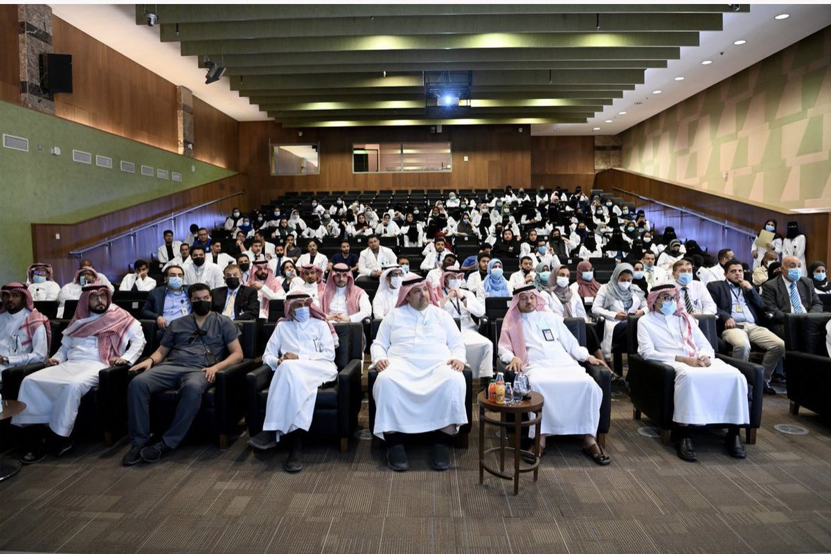 KSAU_HS_COP's tweet photo. عُقد بالأمس الأحد الحفل الختامي للأنشطة العام الدراسي بقاعة المؤتمرات بـ #الكلية_الصيدلة حيث شمل الحفل على كلمة العميد أ.د عبدالكريم البكيري على ماحققته الكلية من إنجازات ونجاحات وتميز ،ومن خلاله الحفل تم تكريم كلاً من أعضاء هيئة التدريس والطلاب المتميزين. 
#كاساو #جامعة_لصحة_وطن https://t.co/RVGda2WMWH