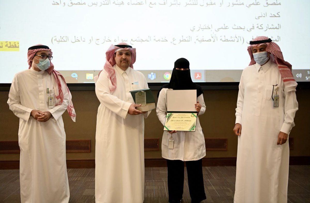 KSAU_HS_COP's tweet photo. عُقد بالأمس الأحد الحفل الختامي للأنشطة العام الدراسي بقاعة المؤتمرات بـ #الكلية_الصيدلة حيث شمل الحفل على كلمة العميد أ.د عبدالكريم البكيري على ماحققته الكلية من إنجازات ونجاحات وتميز ،ومن خلاله الحفل تم تكريم كلاً من أعضاء هيئة التدريس والطلاب المتميزين. 
#كاساو #جامعة_لصحة_وطن https://t.co/RVGda2WMWH