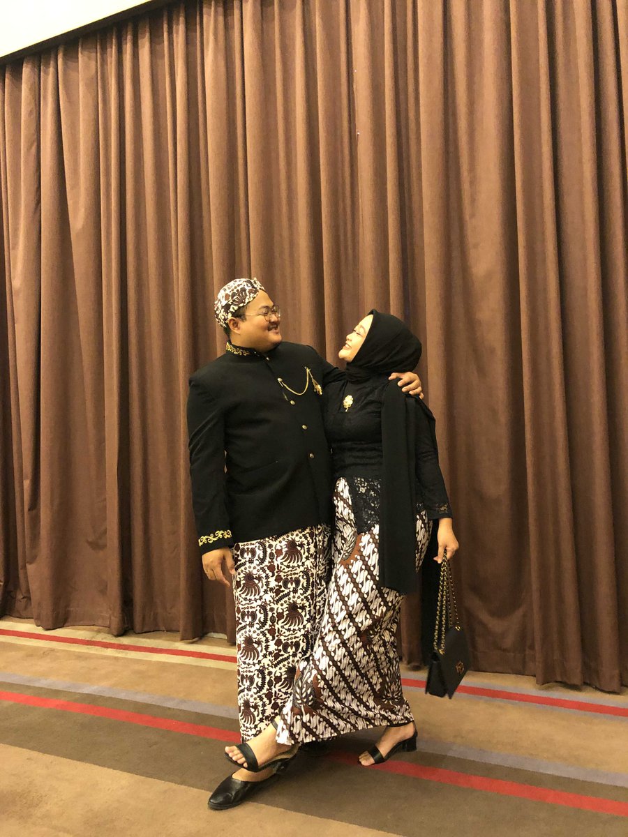 KuliThePopeye's tweet photo. Suka bingung kalau foto sama Bu Haji Daging @puriyuliaaa https://t.co/kPDrnMjoFE