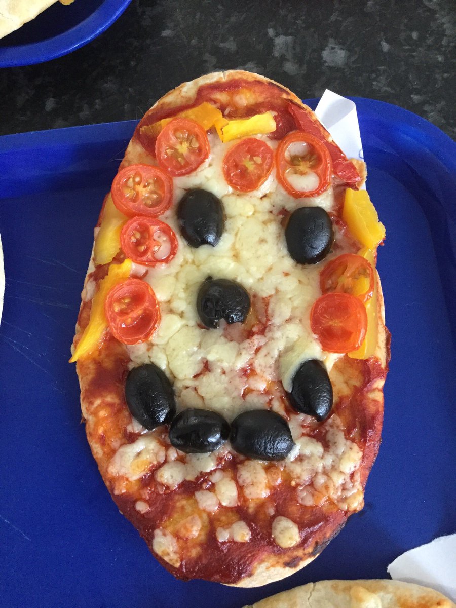 ThamesideSch's tweet photo. Just a few of Year 1’s brilliant funny faces pizza creations. The children are looking forward to bringing them home to share with you. #Year1tps #YSCtps #YRStps #Englishtps #independencetps https://t.co/IikZs5uaI3
