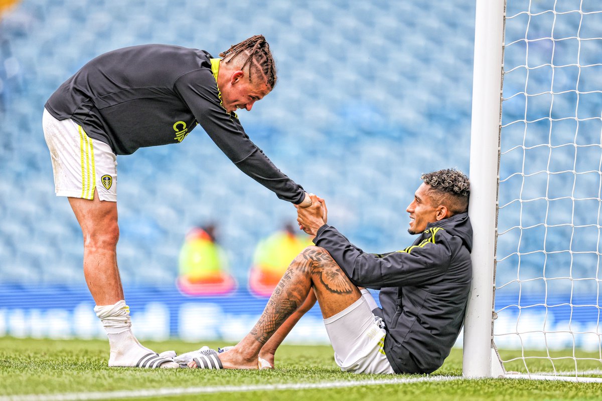 101greatgoals's tweet photo. We all need a friend like @Kalvinphillips 🤝

#LUFC https://t.co/n7MHfc3WCX