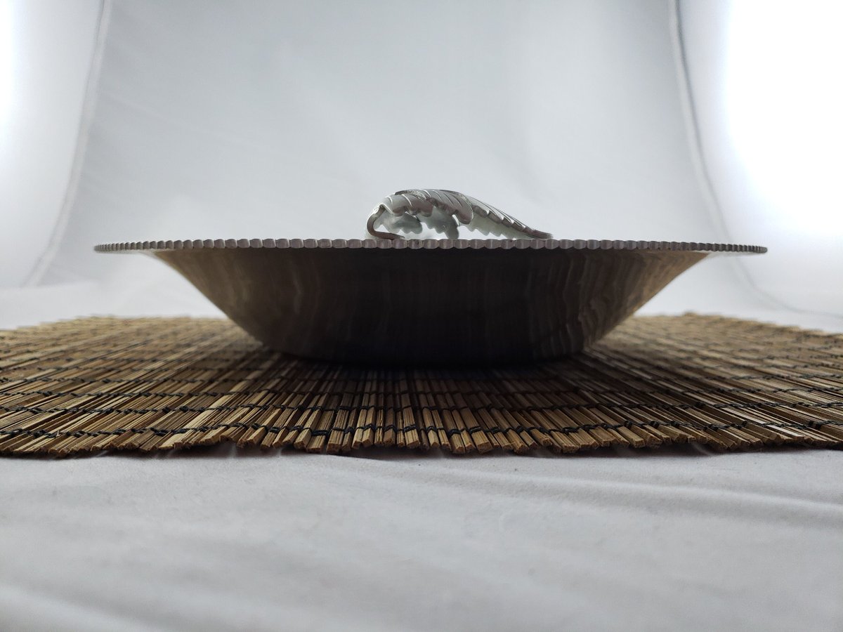 atticesoterica's tweet photo. Vintage Continental Silverlook Hand Wrought 715 Silver Tone Aluminum Ornate Round Display Bowl Leaf Handle, Textured Rim Floral Motif Center https://t.co/K4C1mvfDGR #AtticEsoterica #Antiques #BestOffer #Curios #Vintage #Collectibles #Silverlook https://t.co/usx2fi1RPM