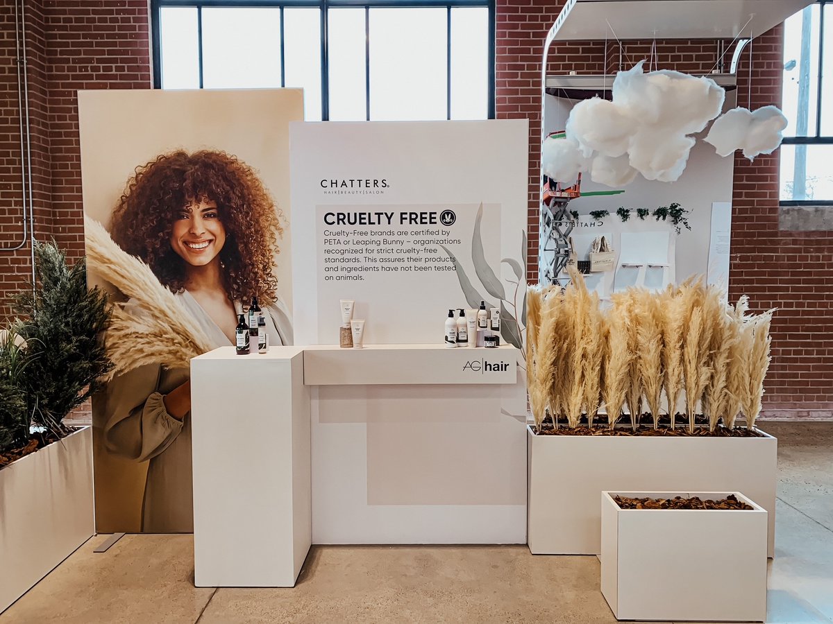 juiceworksJWE's tweet photo. A few more snaps from the recent @chattershairsalon Style Consciously event setup because 😍😍

We love seeing a custom design come into fruition! 

#juiceworks_exhibits #chatters #stylehappy #events #experientialmarketing #xmevents #fabrication #design #installation #toronto https://t.co/WFLXLIkbG5
