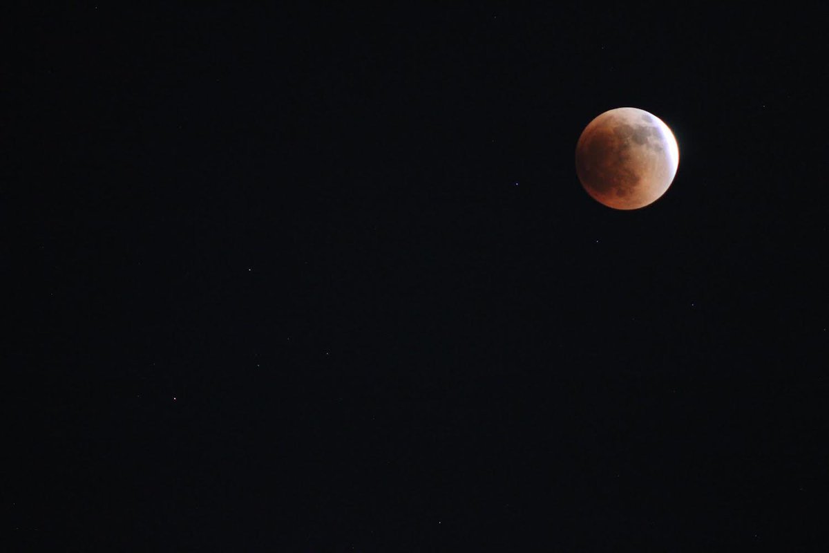 weatherchannel's tweet photo. Our meteorologist @Jason_Disharoon captured this stunning #LunarEclipse photo last night! 

Did you get any pics? Show us ⬇️ https://t.co/Ci2mPQOR37
