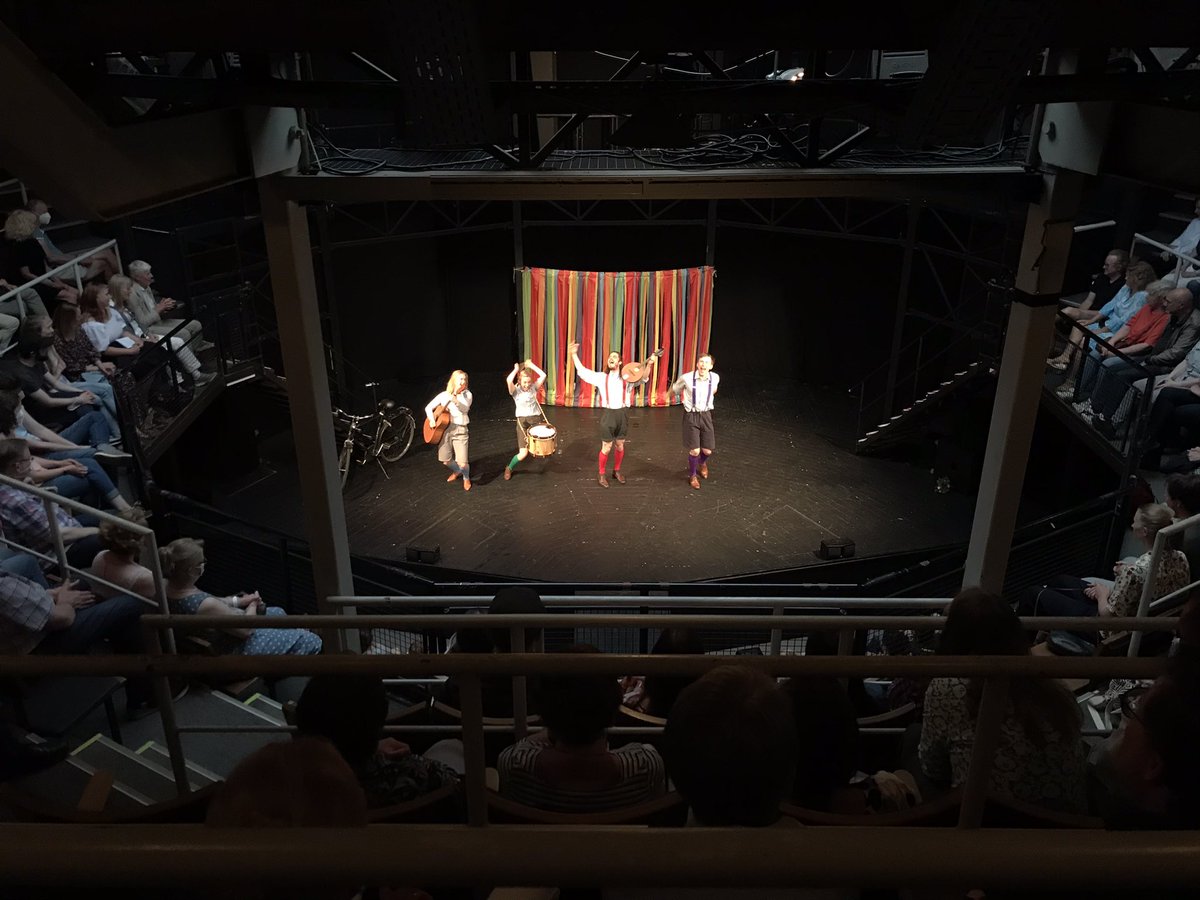 HandleBards's tweet photo. Danke schön to all at @GlobeNeuss for an incredible whirlwind weekend of sell-out shows, roaring applause and excellent beer 🍻 and all with low-carbon high-comfort travel on @thalys_en and @Eurostar! Our hearts are full and &amp; our footprint is green 💚 #handlebards #greentravel https://t.co/gErlA0hJX6
