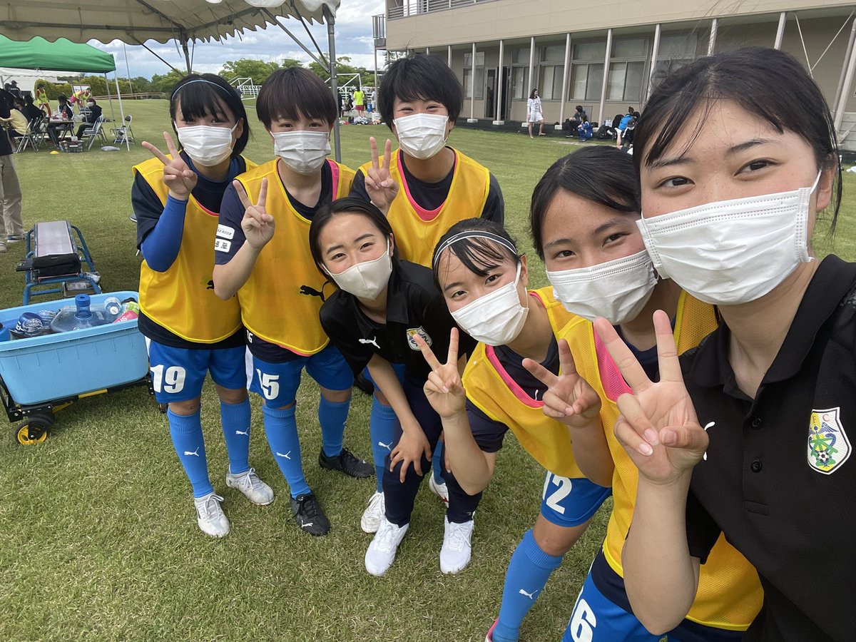 mfcl2012's tweet photo. 週末 北信越リーグ、県リーグに分かれ全選手が公式戦に出場出来ました。(怪我等の選手を除く)

北信越リーグ
松商学園ーアルビレックス新潟レディースU18
前半0-3
後半0-1
合計0-4

県リーグ
松商学園ー箕輪レディース
前半2-0
後半4-0
合計6-0

得点者  そら2  あおい  あいな  ゆいな  めい https://t.co/49mKCOgJqK