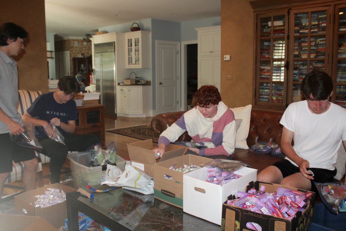 CatchingJoy's tweet photo. @CatchingJoy volunteers spent 2 1/2 hours sorting & assembling nearly 300 Blessing Bags filled with hygiene products (Thanks, @HopeandComfort1) & heart cards to aid Boston-area shelter homes <3 @StSebsNeedham @HersheyCompany @YouthService #seniorserviceproject #youthhavepower https://t.co/bO9DrDklBq
