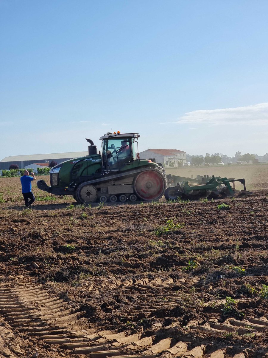 agmatixhq's tweet photo. #TeamAgmatix had boots on the ground in Spain and Portugal implementing our Digital Crop advisor solution Many thanks to our own Liran Shmuel for overseeing this project. https://t.co/YcbUVTBSBq